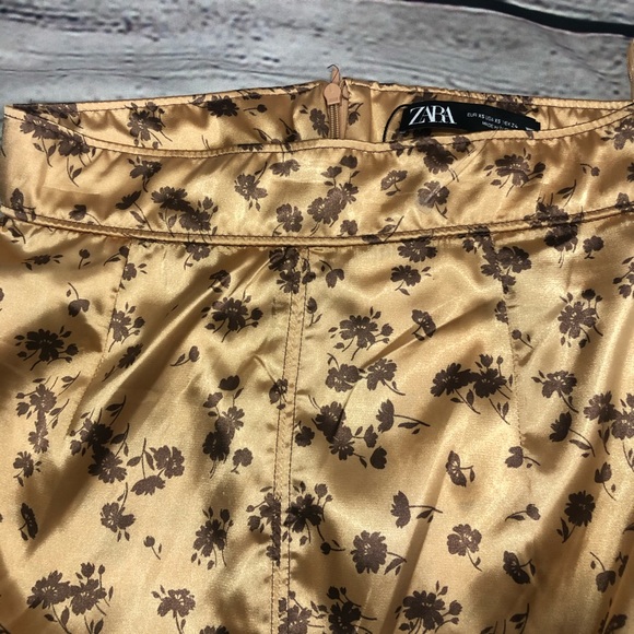 Zara Women Floral Print Skirt . Size: XS Brown and Beige . - Picture 4 of 8